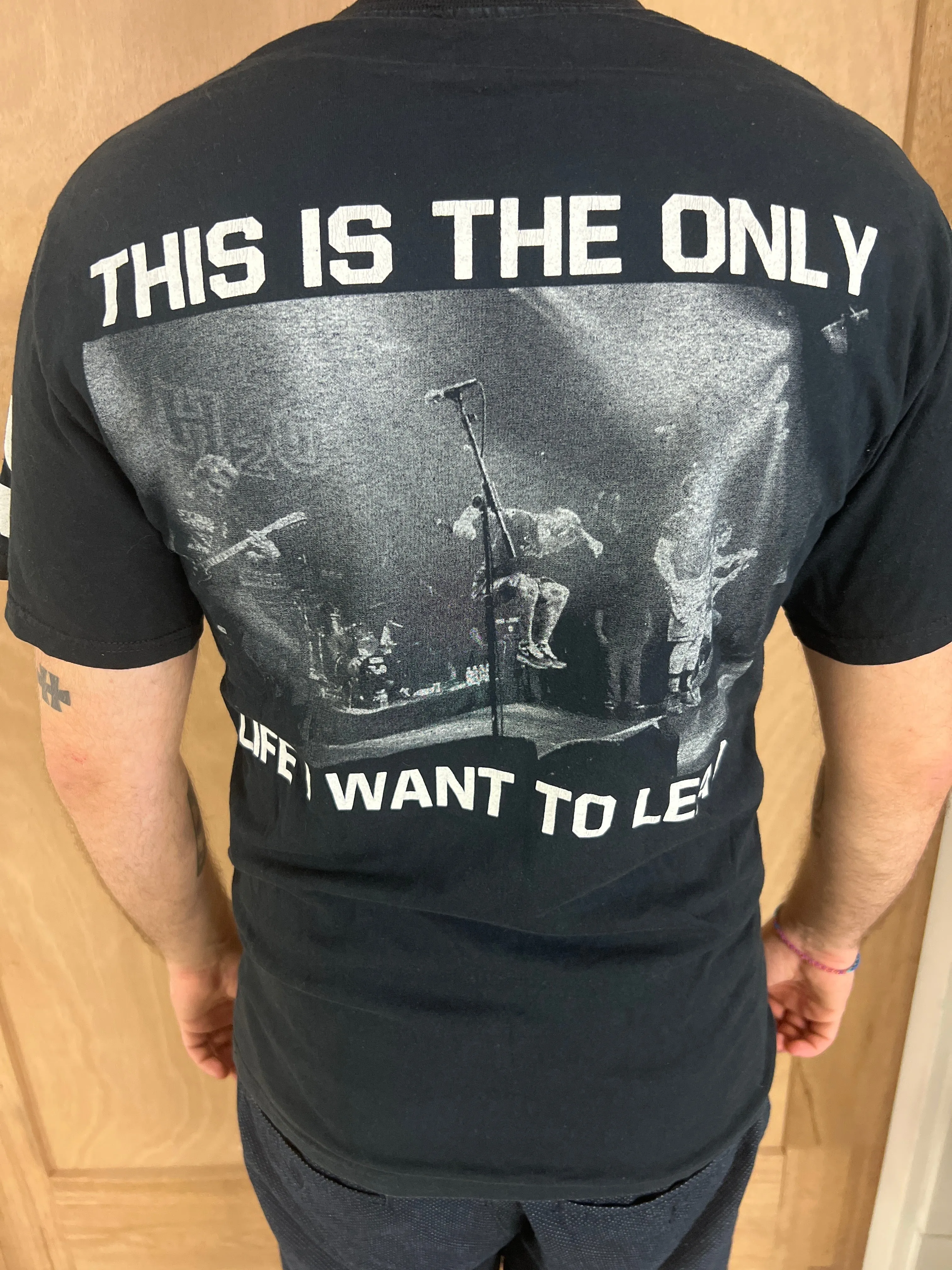 H2O (T-Shirt / Medium)