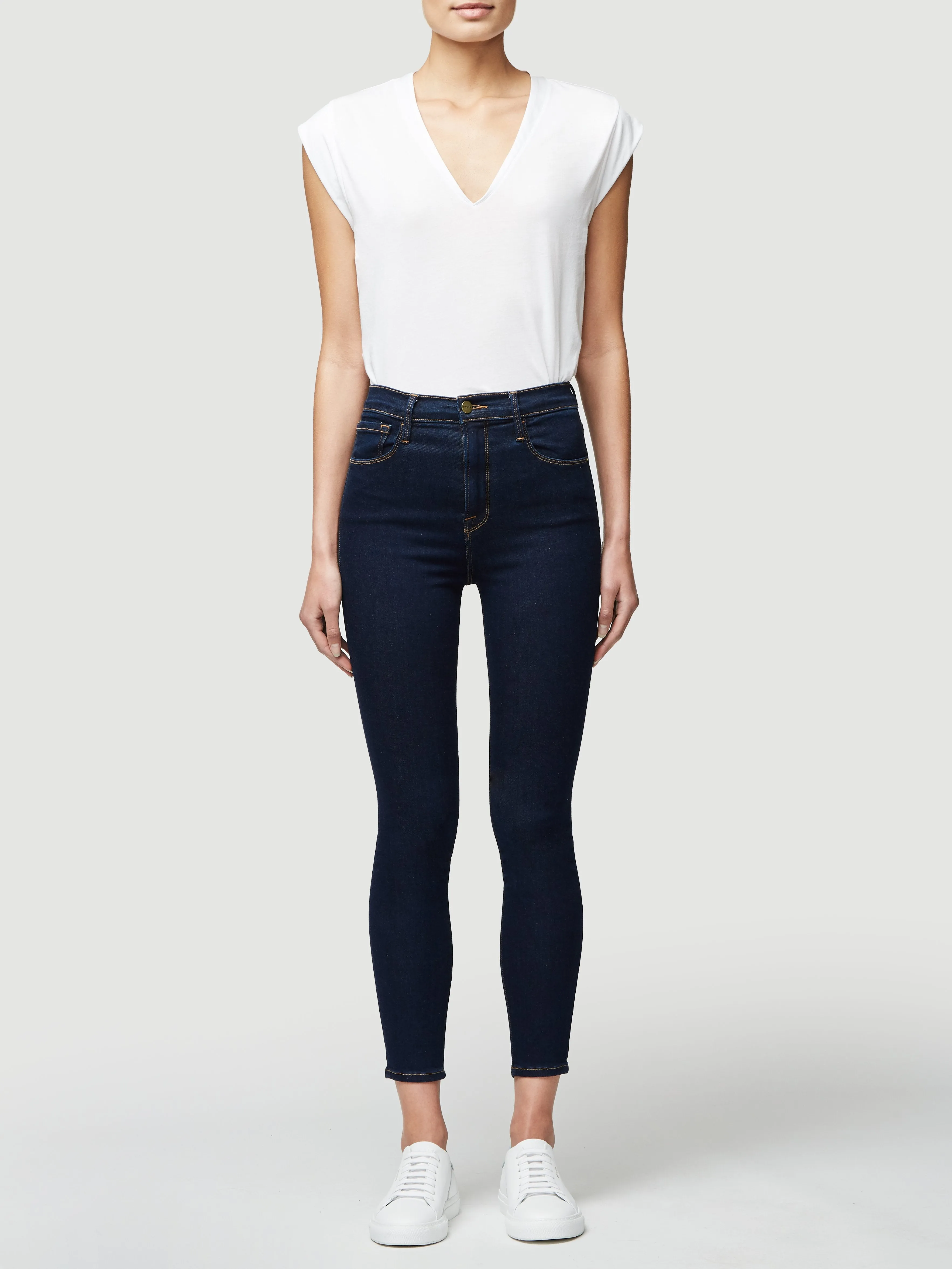 Le High Rise V Neck Tee -- Blanc