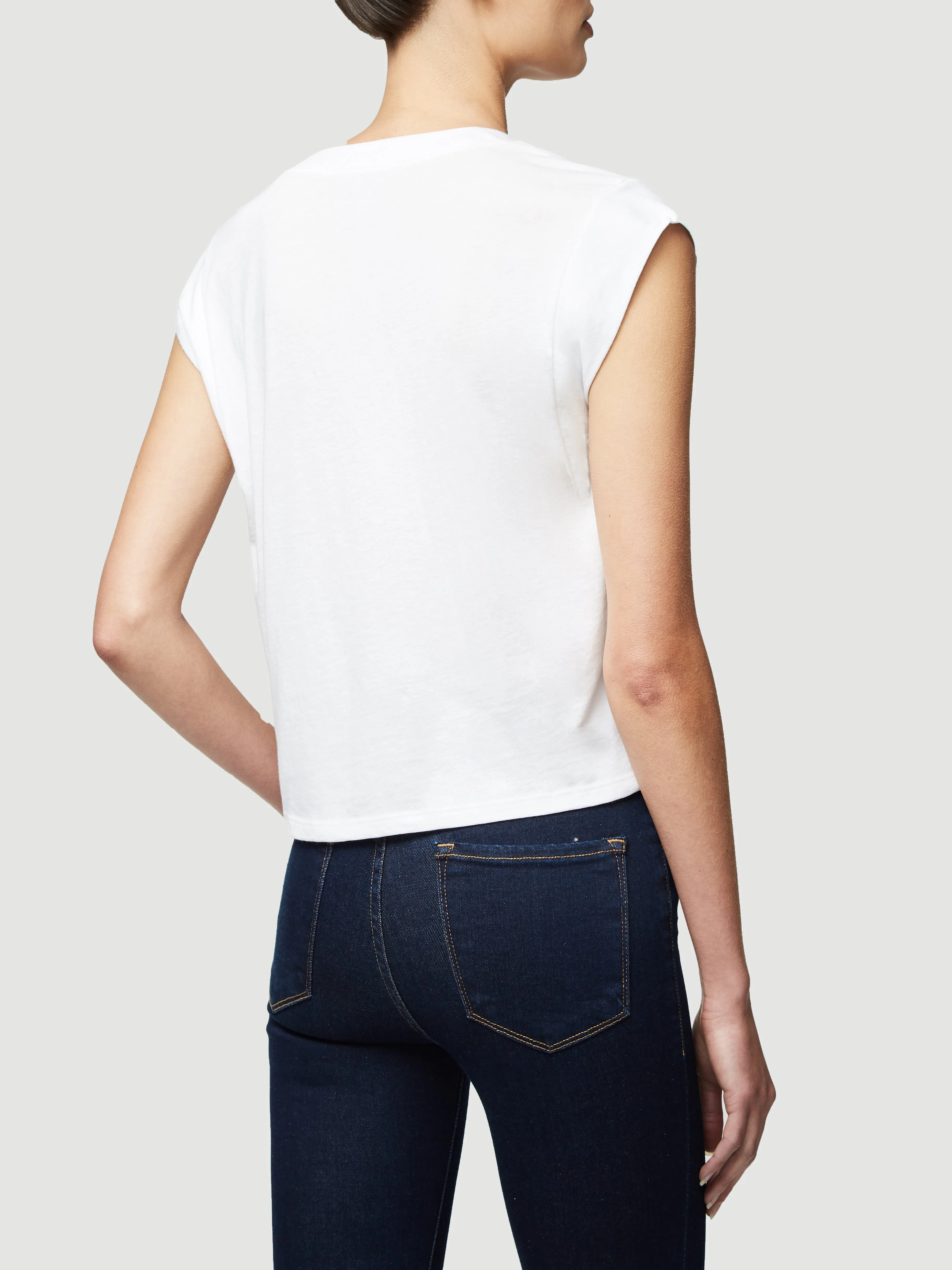 Le High Rise V Neck Tee -- Blanc